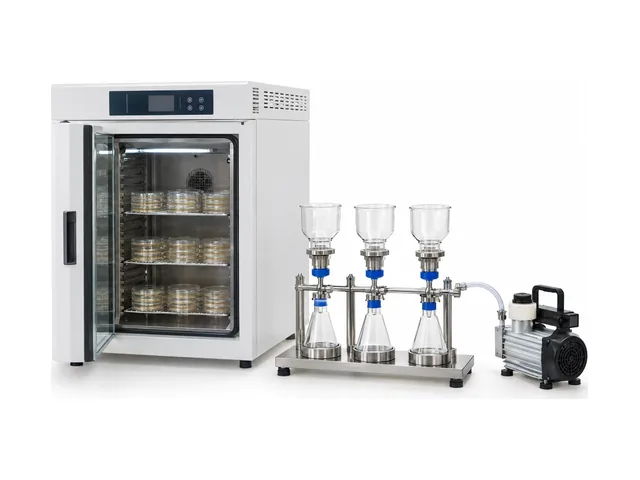 Microbiological incubator and filtration set